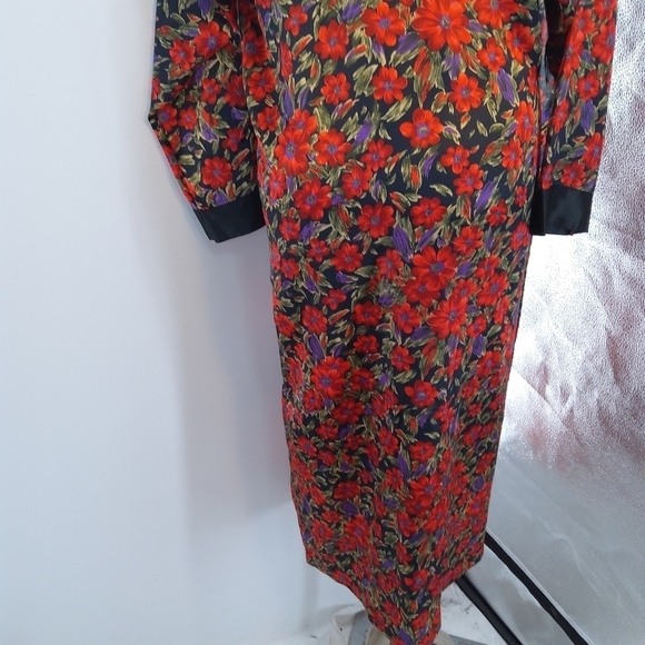 FANTASIES BY MORGAN TAYLOR size small floral robe. - Picture 6 of 6